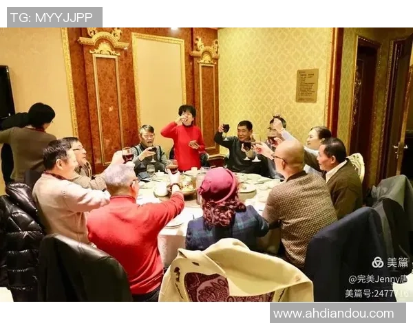 足球明星欢聚一堂举杯庆祝跨年共迎新年精彩时刻 足球明星欢聚一堂举杯庆祝跨年共迎新年精彩时刻