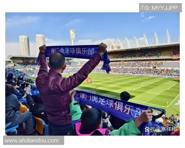 足球明星亲临球场助阵球迷梦想实现的精彩时刻 足球明星亲临球场助阵球迷梦想实现的精彩时刻