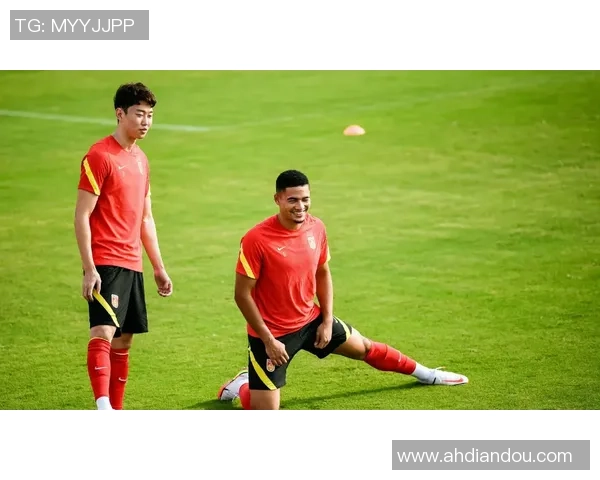 足球明星清晨日常揭秘从起床到训练的精彩瞬间