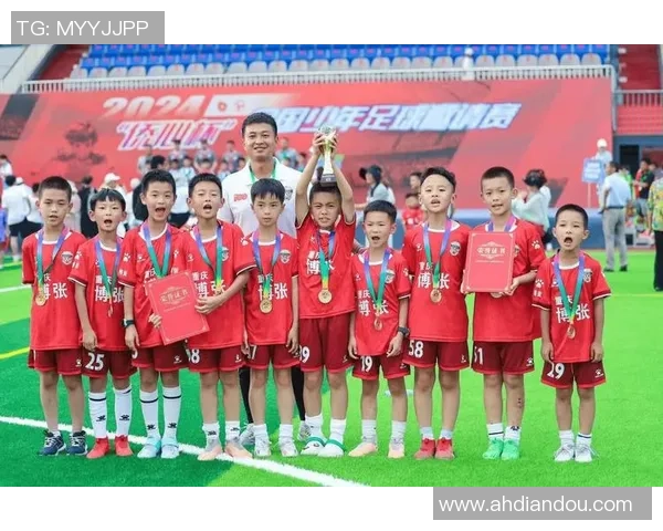 重庆足球队在大师赛中的经验与表现深度解析