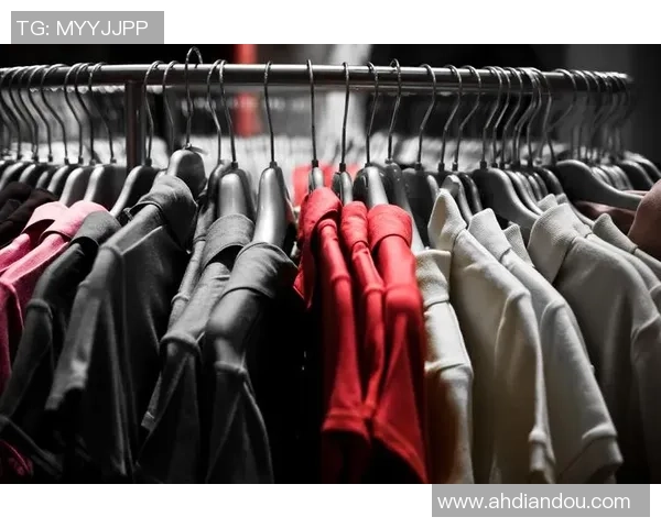 足球明星与TomFord服装的完美结合展现时尚与运动的魅力